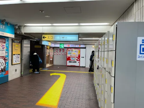 小田急線町田駅北口階段を登ります